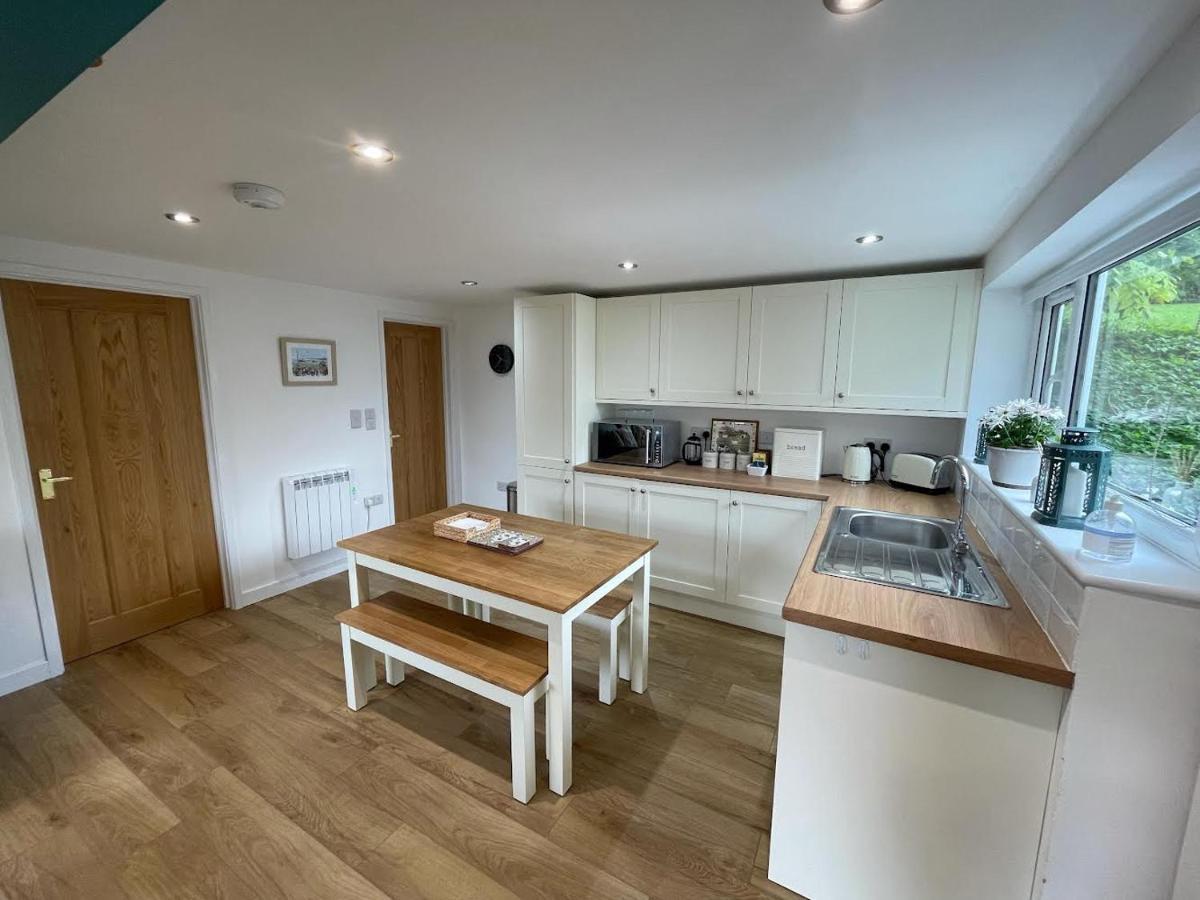 Lovely Ground Floor Apartment In Quiet Village Exeter Exteriér fotografie