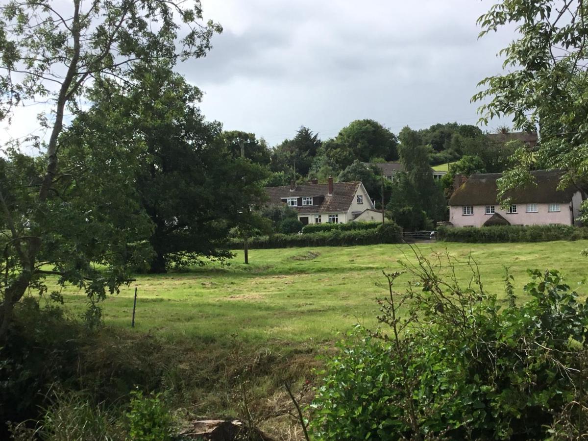 Lovely Ground Floor Apartment In Quiet Village Exeter Exteriér fotografie